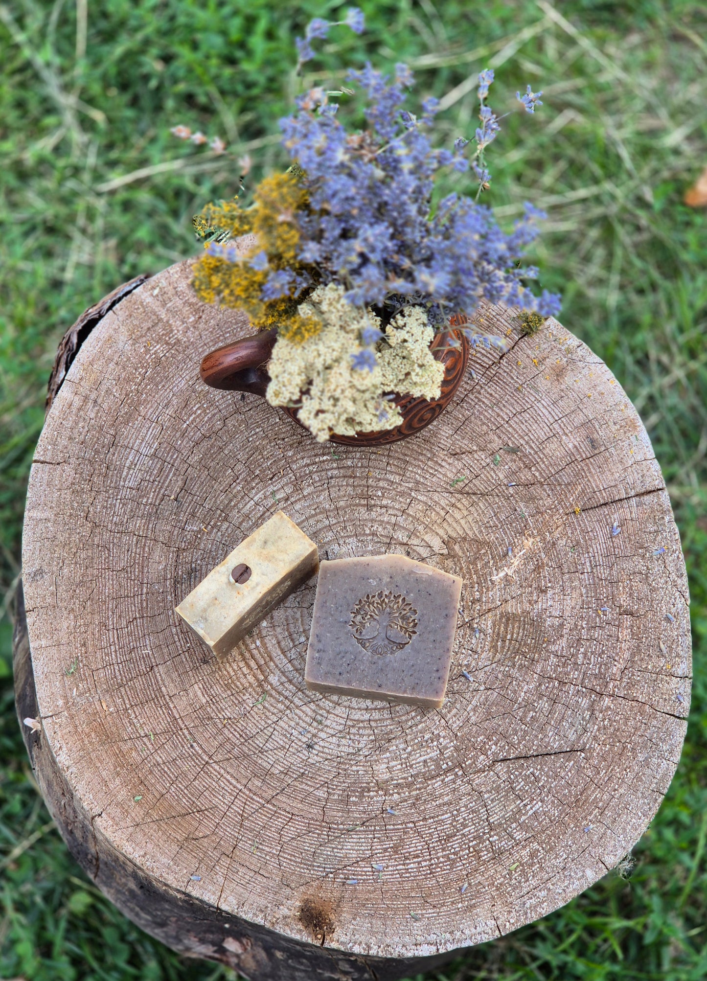 Săpun natural abraziv cu cafea și scorțișoară - detalii textură exfoliantă și ingrediente naturale