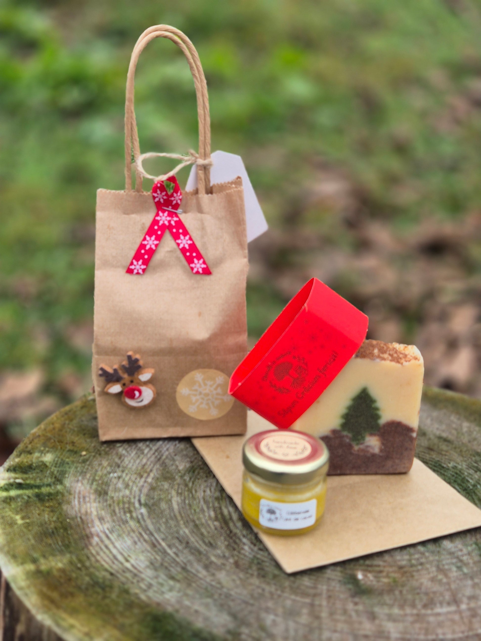 Pachet cadou Crăciun natural - săpun artizanal și cremă cu gălbenele și unt de cacao