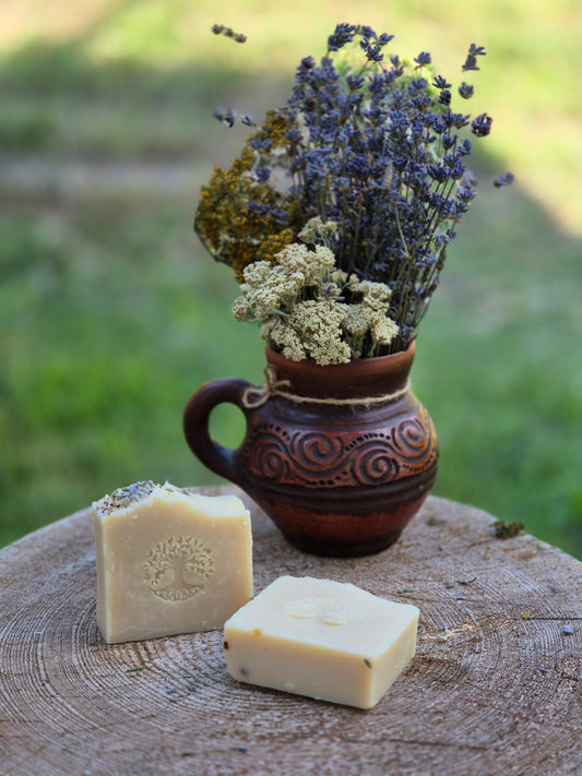 Săpun natural cu lapte de capră și lavandă - produs artizanal - Desculți în Natură
