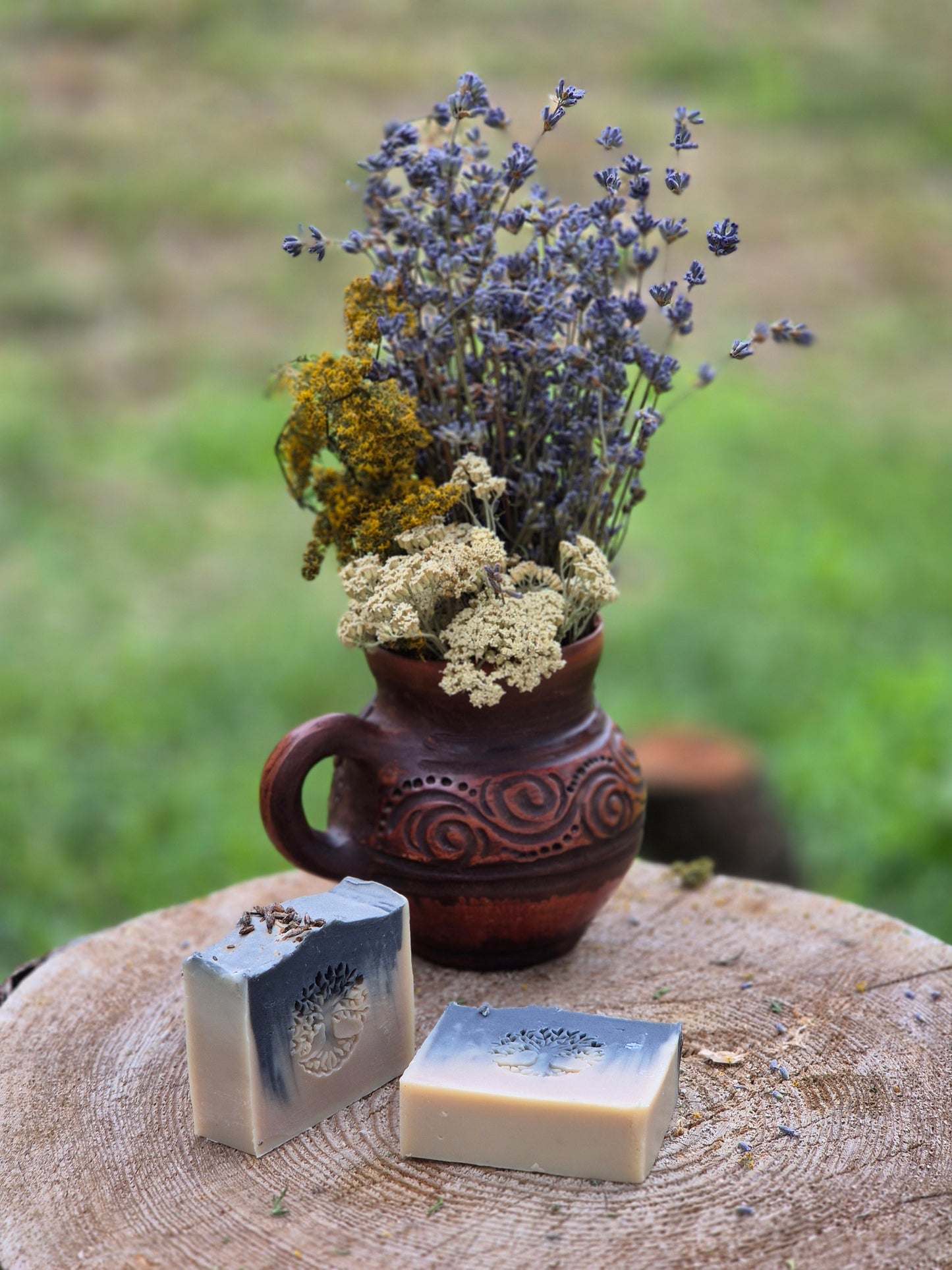 Săpun natural pentru față cu ulei de neem, cărbune activ și tea tree - produs artizanal - Desculți în Natură