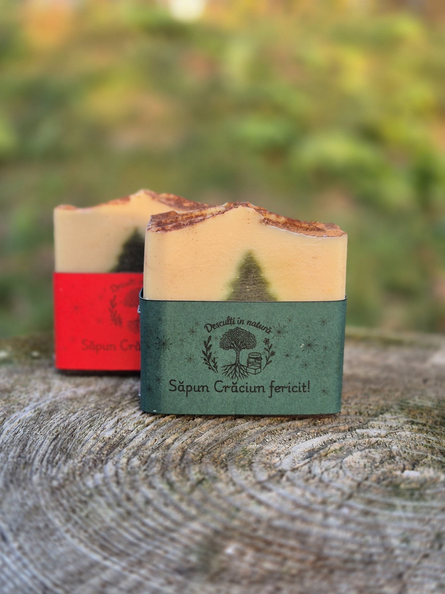 Săpun artizanal de Crăciun cu ingrediente naturale - vedere apropiată