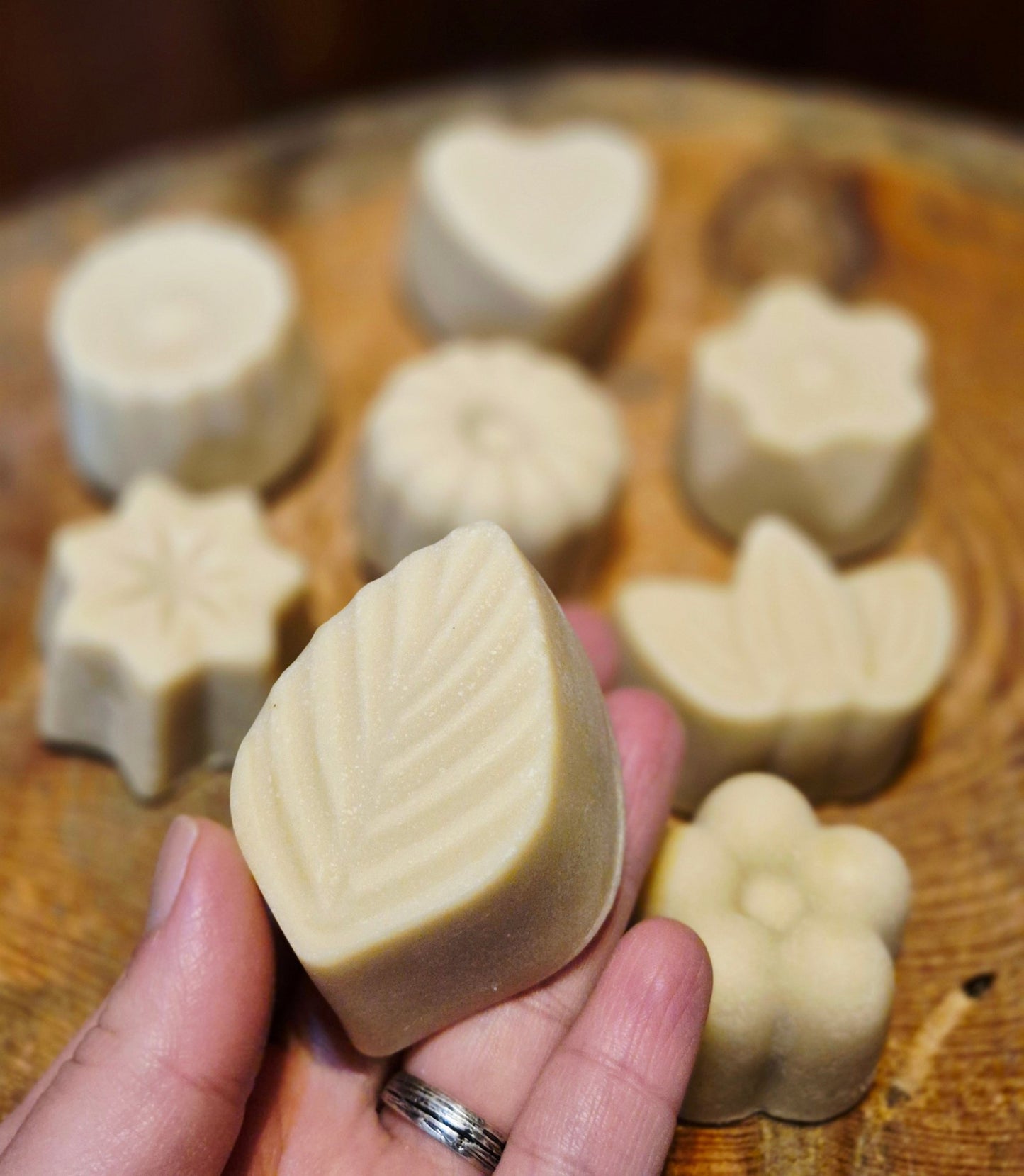 Săpunuri Delicate în Forme Modelate - 👣 Desculți în Natură