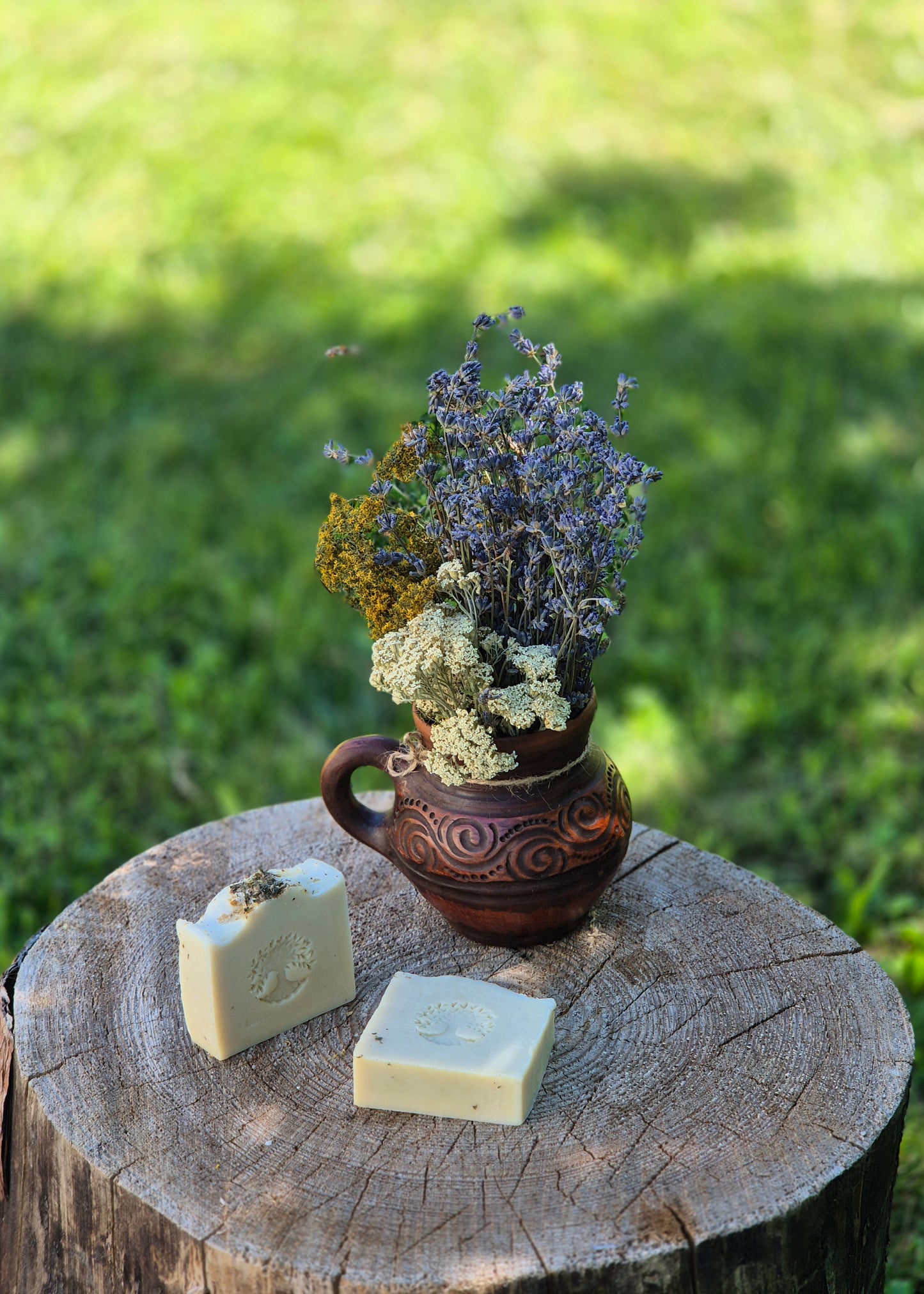 Săpun natural cu urzică și tea tree - detalii textură și ingrediente naturale